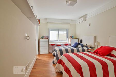 Apartamento à venda com 277m², 4 quartos e 3 vagas Apartamento à venda com 277m², 4 quartos e 3 vagasQuarto 1