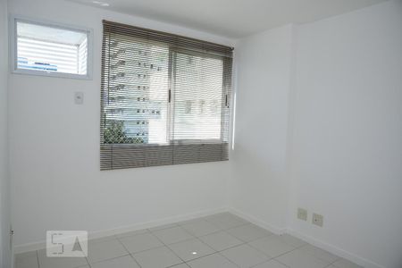 Quarto 1 de apartamento para alugar com 2 quartos, 77m² em Barra da Tijuca, Rio de Janeiro