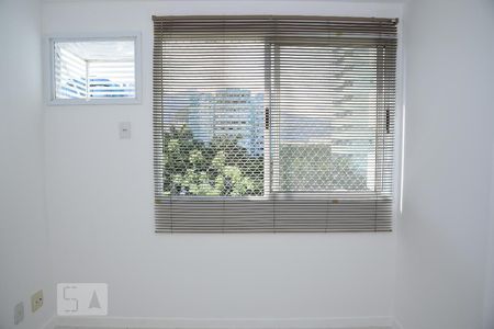 Quarto 1 de apartamento para alugar com 2 quartos, 77m² em Barra da Tijuca, Rio de Janeiro