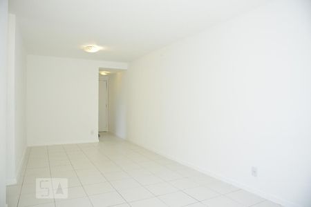Sala de apartamento para alugar com 2 quartos, 77m² em Barra da Tijuca, Rio de Janeiro