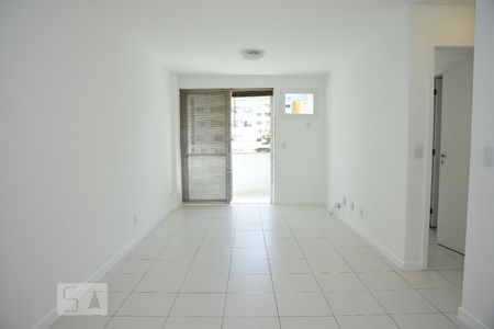 Sala de apartamento para alugar com 2 quartos, 77m² em Barra da Tijuca, Rio de Janeiro
