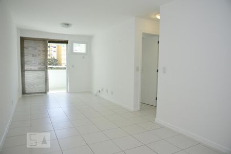 Sala de apartamento para alugar com 2 quartos, 77m² em Barra da Tijuca, Rio de Janeiro