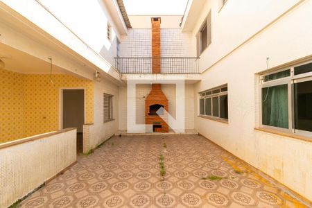 Casa à venda com 450m², 4 quartos e 5 vagas Casa à venda com 450m², 4 quartos e 5 vagasQuintal