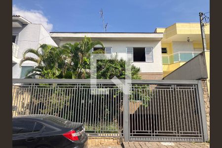 Casa à venda com 450m², 4 quartos e 5 vagas Casa à venda com 450m², 4 quartos e 5 vagasFachada