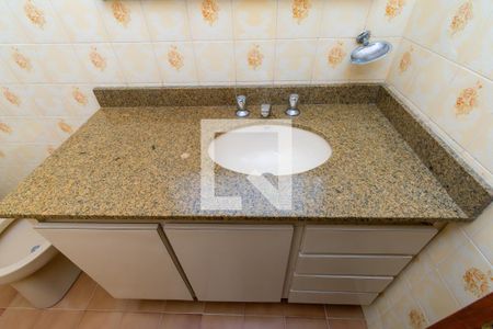 Casa à venda com 450m², 4 quartos e 5 vagas Casa à venda com 450m², 4 quartos e 5 vagasBanheiro da Suíte 2