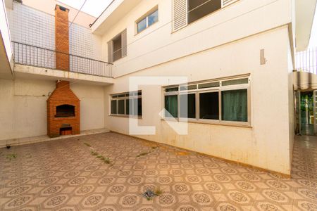 Casa à venda com 450m², 4 quartos e 5 vagas Casa à venda com 450m², 4 quartos e 5 vagasQuintal