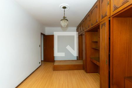 Casa à venda com 450m², 4 quartos e 5 vagas Casa à venda com 450m², 4 quartos e 5 vagasQuarto 1