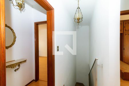 Casa à venda com 450m², 4 quartos e 5 vagas Casa à venda com 450m², 4 quartos e 5 vagasCorredor