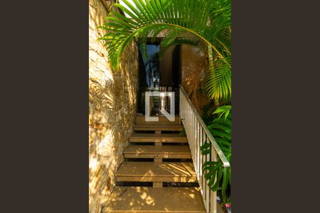 Casa à venda com 450m², 4 quartos e 5 vagas Casa à venda com 450m², 4 quartos e 5 vagasEntrada