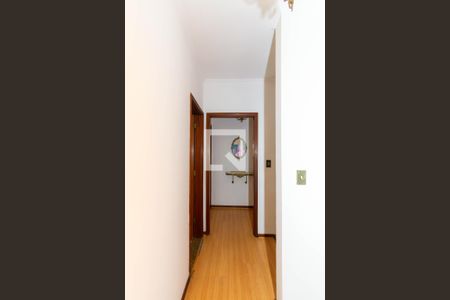 Casa à venda com 450m², 4 quartos e 5 vagas Casa à venda com 450m², 4 quartos e 5 vagasCorredor