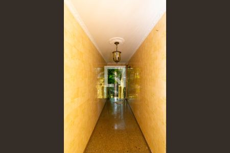 Casa à venda com 450m², 4 quartos e 5 vagas Casa à venda com 450m², 4 quartos e 5 vagasHall de entrada