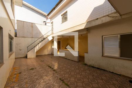 Casa à venda com 450m², 4 quartos e 5 vagas Casa à venda com 450m², 4 quartos e 5 vagasQuintal