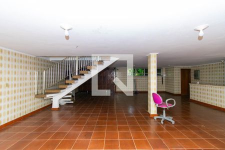 Casa à venda com 450m², 4 quartos e 5 vagas Casa à venda com 450m², 4 quartos e 5 vagasGaragem