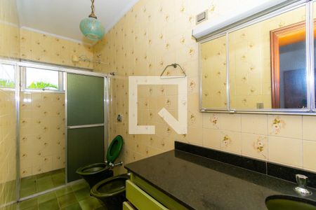 Casa à venda com 450m², 4 quartos e 5 vagas Casa à venda com 450m², 4 quartos e 5 vagasBanheiro da Suíte 1