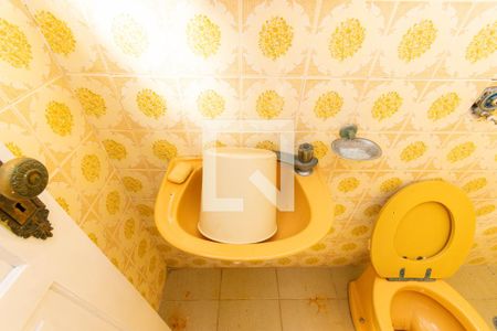 Casa à venda com 450m², 4 quartos e 5 vagas Casa à venda com 450m², 4 quartos e 5 vagasBanheiro de Serviço