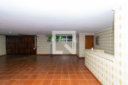 Casa à venda com 450m², 4 quartos e 5 vagas Casa à venda com 450m², 4 quartos e 5 vagasGaragem