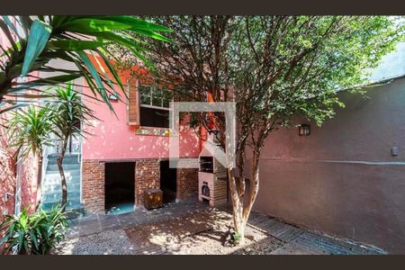 Casa à venda com 230m², 3 quartos e sem vaga Casa à venda com 230m², 3 quartos e sem vagaQuintal