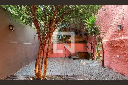 Casa à venda com 230m², 3 quartos e sem vaga Casa à venda com 230m², 3 quartos e sem vagaQuintal