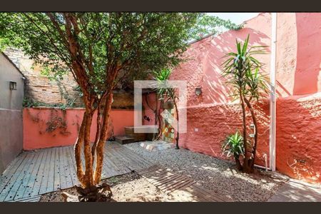 Casa à venda com 230m², 3 quartos e sem vaga Casa à venda com 230m², 3 quartos e sem vagaQuintal