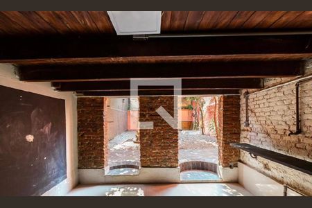 Casa à venda com 230m², 3 quartos e sem vaga Casa à venda com 230m², 3 quartos e sem vagaPorão