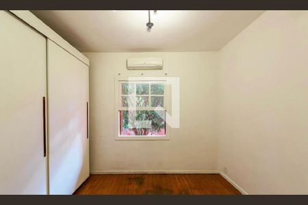 Casa à venda com 230m², 3 quartos e sem vaga Casa à venda com 230m², 3 quartos e sem vagaQuarto 1