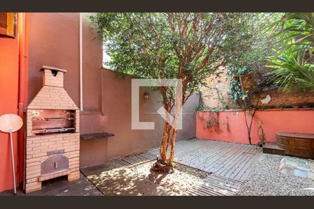 Casa à venda com 230m², 3 quartos e sem vaga Casa à venda com 230m², 3 quartos e sem vagaQuintal