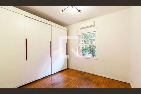 Casa à venda com 230m², 3 quartos e sem vaga Casa à venda com 230m², 3 quartos e sem vagaQuarto 1