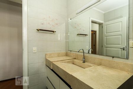 Casa à venda com 349m², 4 quartos e 2 vagas Casa à venda com 349m², 4 quartos e 2 vagasBanheiro