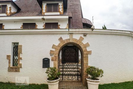 Casa à venda com 349m², 4 quartos e 2 vagas Casa à venda com 349m², 4 quartos e 2 vagasFachada