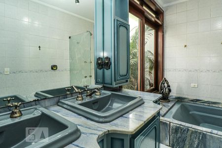 Casa à venda com 349m², 4 quartos e 2 vagas Casa à venda com 349m², 4 quartos e 2 vagasBanheiro