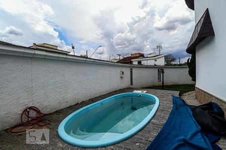 Casa à venda com 349m², 4 quartos e 2 vagas Casa à venda com 349m², 4 quartos e 2 vagasPiscina