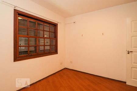 Casa à venda com 349m², 4 quartos e 2 vagas Casa à venda com 349m², 4 quartos e 2 vagasQuarto