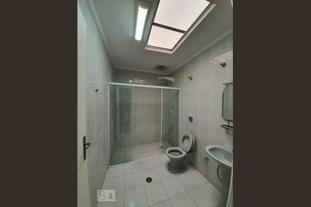 Banheiro de casa para alugar com 2 quartos, 100m² em Vila Gustavo, São Paulo