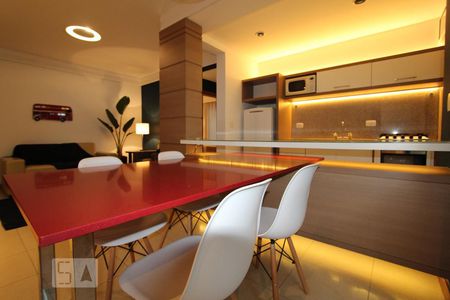 Sala de apartamento para alugar com 2 quartos, 80m² em Centro, Curitiba