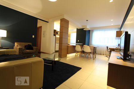 Sala de apartamento para alugar com 2 quartos, 80m² em Centro, Curitiba