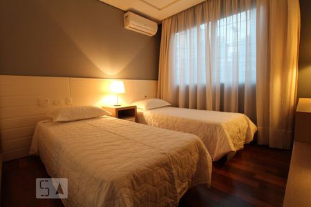 Quarto 1 de apartamento para alugar com 2 quartos, 80m² em Centro, Curitiba