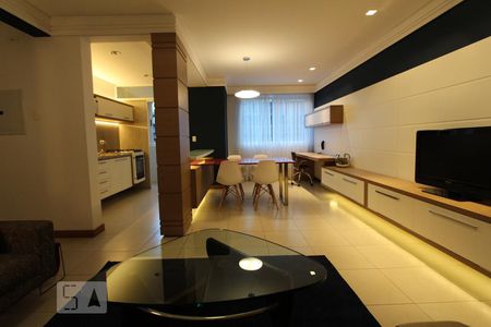 Sala de apartamento para alugar com 2 quartos, 80m² em Centro, Curitiba