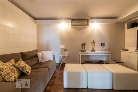 Apartamento à venda com 378m², 4 quartos e 5 vagas Apartamento à venda com 378m², 4 quartos e 5 vagasSala de Tv