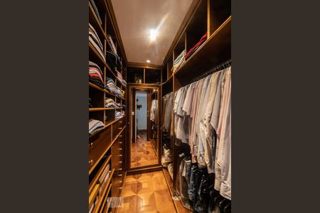 Apartamento à venda com 378m², 4 quartos e 5 vagas Apartamento à venda com 378m², 4 quartos e 5 vagasCloset Suite 4