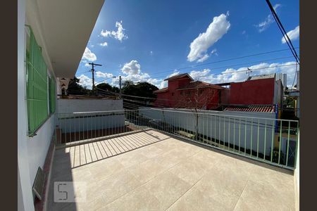 Casa à venda com 149m², 3 quartos e 3 vagas Casa à venda com 149m², 3 quartos e 3 vagasVaranda