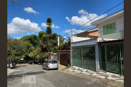 Casa à venda com 149m², 3 quartos e 3 vagas Casa à venda com 149m², 3 quartos e 3 vagasFachada