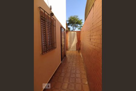 Casa à venda com 250m², 4 quartos e 2 vagas Casa à venda com 250m², 4 quartos e 2 vagasCorredor Lateral