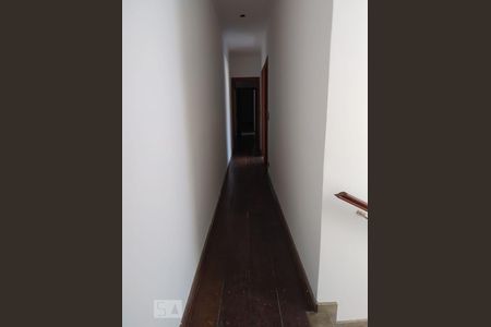 Casa à venda com 250m², 4 quartos e 2 vagas Casa à venda com 250m², 4 quartos e 2 vagasCorredor Quartos