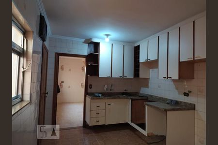 Casa à venda com 250m², 4 quartos e 2 vagas Casa à venda com 250m², 4 quartos e 2 vagasCozinha
