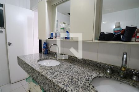 Casa à venda com 300m², 5 quartos e sem vaga Casa à venda com 300m², 5 quartos e sem vagaBanheiro da Suíte 2