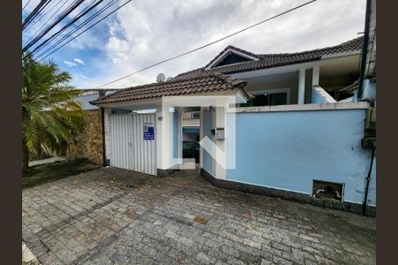Casa à venda com 300m², 5 quartos e sem vaga Casa à venda com 300m², 5 quartos e sem vagaFachada