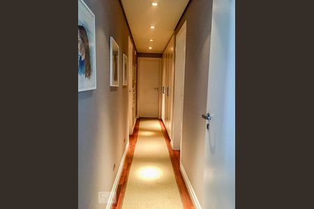 Apartamento para alugar com 229m², 3 quartos e 4 vagas Apartamento para alugar com 229m², 3 quartos e 4 vagasCorredor