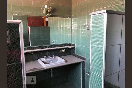 Casa à venda com 140m², 3 quartos e 1 vaga Casa à venda com 140m², 3 quartos e 1 vagaBanheiro