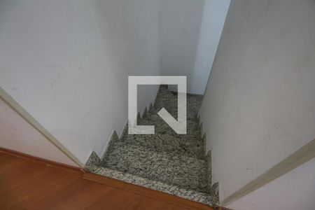 Casa à venda com 200m², 3 quartos e 3 vagasEscada