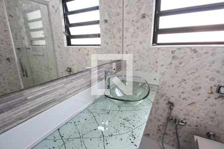 Casa à venda com 200m², 3 quartos e 3 vagasBanheiro da Suíte 1